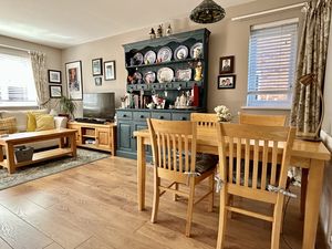 Lounge/Diner- click for photo gallery